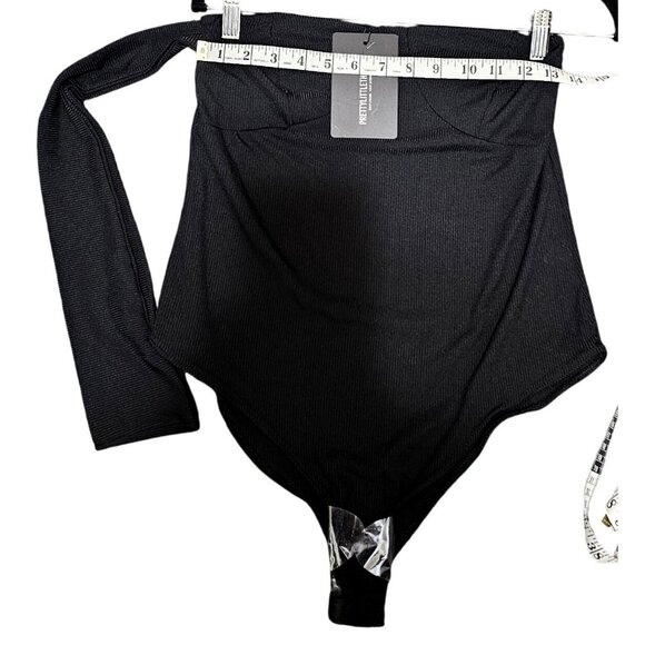 Asymmetric Black Ribbed Bodysuit With One Sleeve By PrettyLittleThing - 14 - Picture 9 of 10